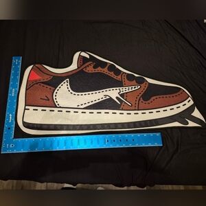Graphic Sneaker Print Mat in Black, Brown, White
